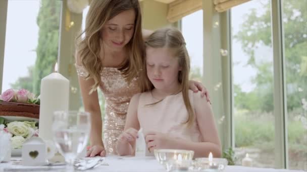 Hochzeitsgäste Tisch Beim Hochzeitsempfang Dinton Wiltshire Vereinigtes Königreich — Stockvideo