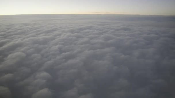 Paisaje Nuboso Visto Desde Ventana Del Avión Área Entre Islandia — Vídeos de Stock