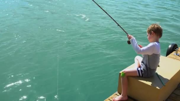 Boy Sitting Boat Deck Fishing Cape África Sul — Vídeo de Stock