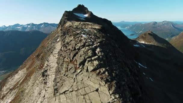 Paisagem Com Cume Montanha Rochosa Céu Limpo Sunndal Noruega — Vídeo de Stock