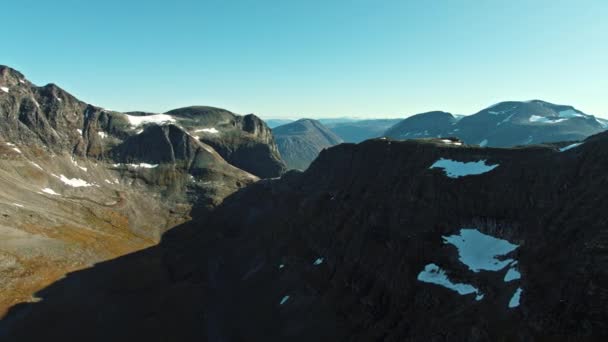 山と澄んだ空の風景 スンダル ノルウェー — ストック動画