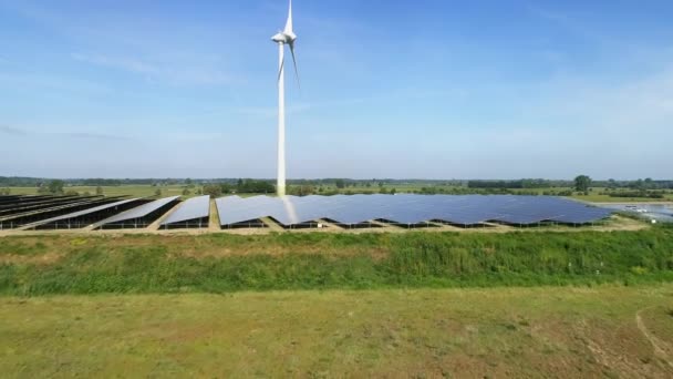 Painéis Solares Turbina Eólica Paisagem Rural Zutphen Overijssel Países Baixos — Vídeo de Stock