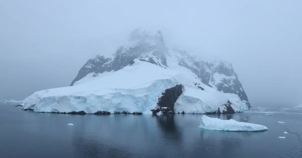 Gran Iceberg Lemaire Chanel Península Antártica Antártida — Vídeo de stock