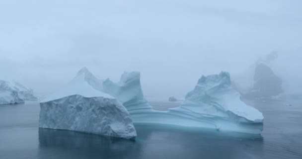 Duża Góra Lodowa Lemaire Chanel Półwysep Antarktyczny Antarktyda — Wideo stockowe