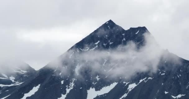 Nuvens Sobre Pico Montanha Rochosa Glacier Ally Patagônia Chile — Vídeo de Stock