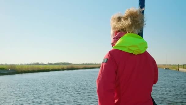 Vue Arrière Adolescente Sur Voilier Broek Frise Pays Bas — Video