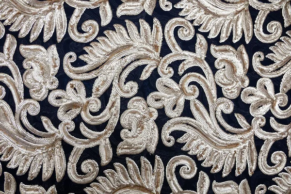 Masaya yaymak yaprakları mavi kumaş desenleri çiçek şeklinde Gümüş Boncuklar ile ve dalları ile.