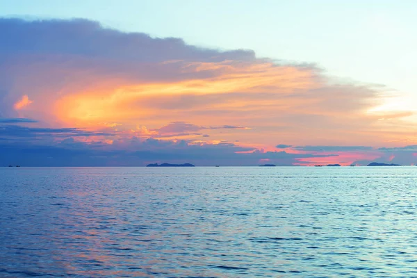 1Seascape Jasne Błękitne Morze Skay Biały Chmury Tło Zmierzchu — Zdjęcie stockowe
