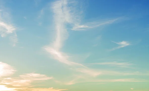 Céu Azul Fresco Nuvens Brancas Inchadas Fundo — Fotografia de Stock