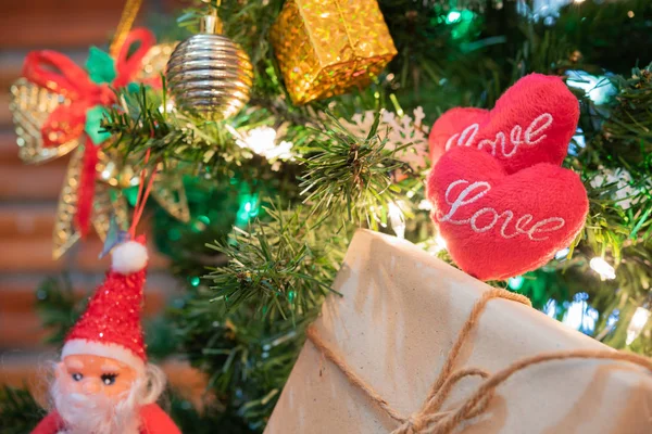 Hermosos Corazones Amor Árbol Navidad Decorado Casa Con Santa Claus —  Fotos de Stock