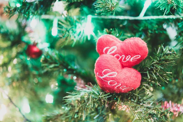 Valentines Pozadí Červené Láska Srdce Ikona Visící Stromě Věnec — Stock fotografie