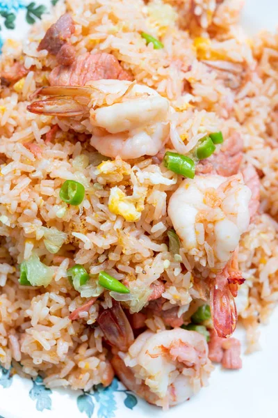 Delicious Thai fried rice with shrimp pork  egg and chilli,top v — Stock Photo, Image