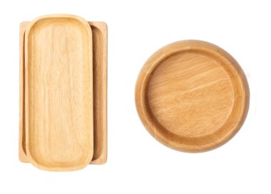 beyaz arka plan üzerinde izole ahşap tepsi ve kase bulaşık, üst 