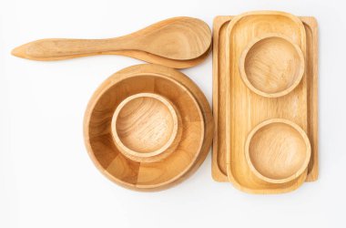 beyaz backgroun izole ahşap tepsi, kase ve kaşık bulaşık