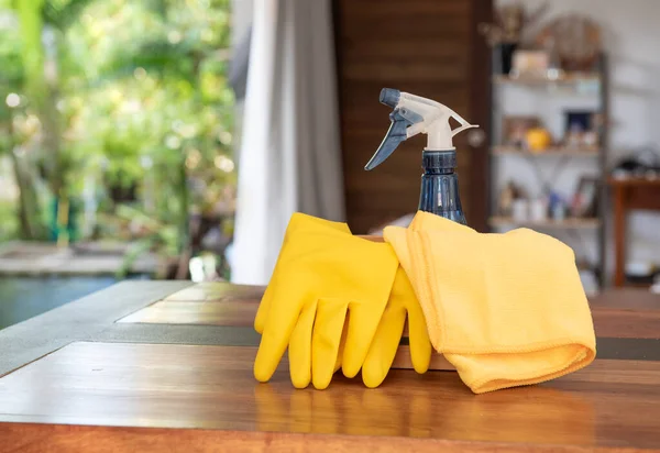 Casa Productos Limpieza Establecidos Mesa Madera Sala Estar —  Fotos de Stock