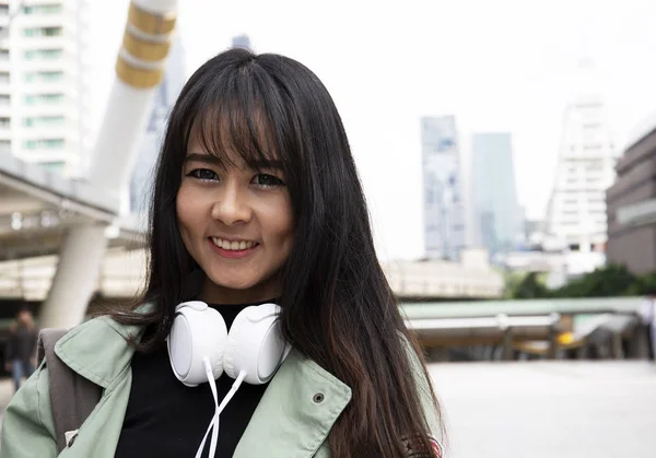 Hermosa Mujer Sonrisa Retrato Fin Semana Vacaciones —  Fotos de Stock