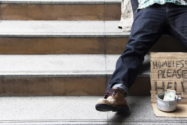 Sem Abrigo Dormir Rua Capital Homem Negócios Triste — Fotografia de Stock