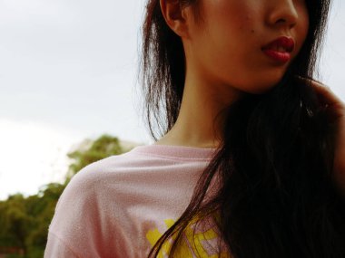 Güzel kadınlar yüz portre ve tatil hafta sonu seyahat kapatın.