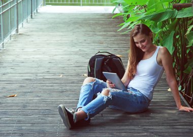 Güzel kadınlar yüz portre ve tatil hafta sonu seyahat kapatın.