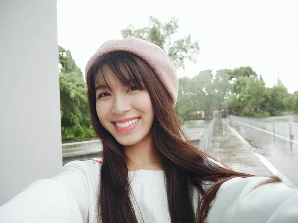 Hermosa Chica Asia Tomar Una Foto Selfie Para Retrato Cerca —  Fotos de Stock
