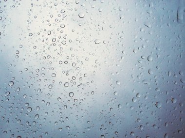 Güzel yağmur damlası camına.