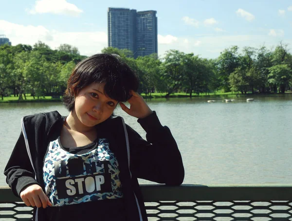 Cute Asian Dívka Portrét Veřejném Parku Pozadí — Stock fotografie