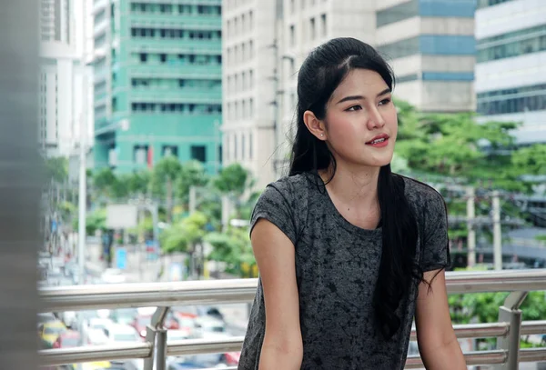Hermosa Chica Del Deporte Asia Retrato Calle Peatonal —  Fotos de Stock