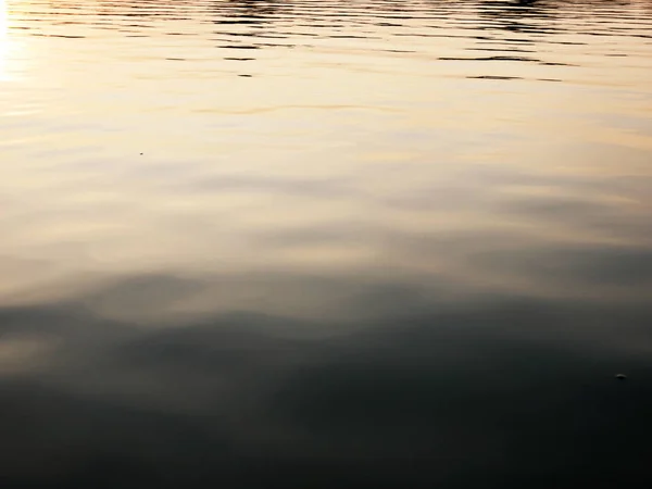 Yumuşak Göl Suyu Kapatın — Stok fotoğraf