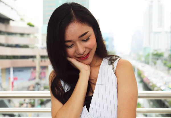 Hermosa Mujer Negocios Sonrisa Retrato Aire Libre Ciudad Capital — Foto de Stock