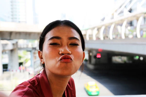 Linda Mulher Asiática Selfie Retrato Viajar Cidade — Fotografia de Stock