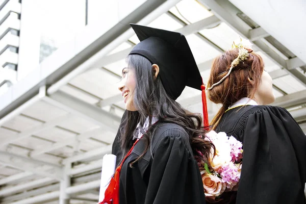 Nádherná Absolventka Absolventů Asie Usmívá Maturitě Šťastná — Stock fotografie