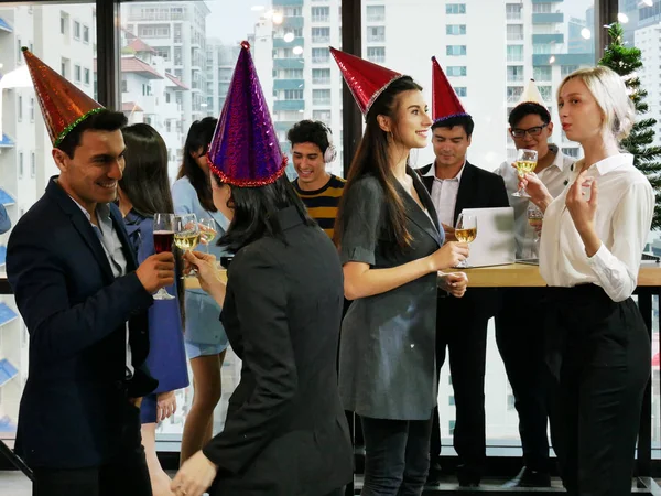 Ділові Люди Щасливі Новорічна Вечірка Офісах — стокове фото
