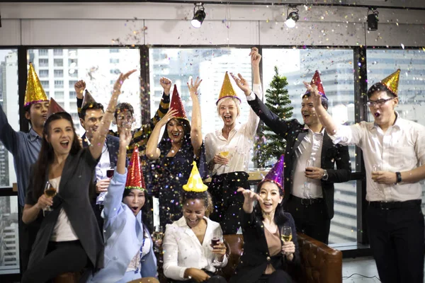 Ділові Люди Щасливі Новорічна Вечірка Офісах — стокове фото