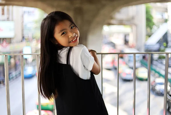 Дитяча Дівчинка Азії Посміхається Портретом Подорожі Відпустку — стокове фото