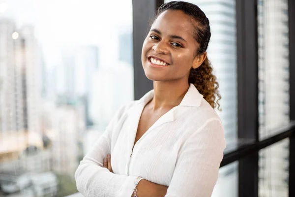 Hermosa Felicidad Africana Mujer Negocios Sonrisa Retrato Oficina Para Estilo — Foto de Stock