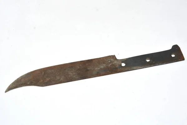 Πολύ παλιά κυνηγετική μαχαίρα που απομονώνονται σε λευκό φόντο — Φωτογραφία Αρχείου