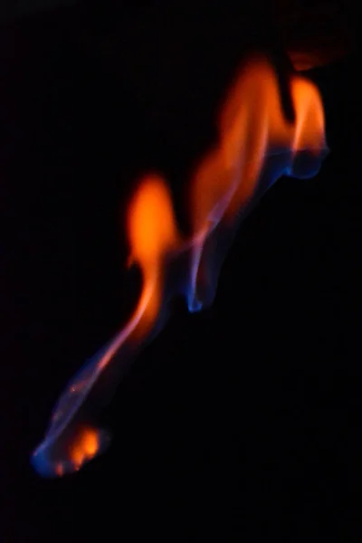 Conjunto de chamas de fogo realistas brilhantes. Uma coleção de efeitos de luz especiais para design e decoração . — Fotografia de Stock