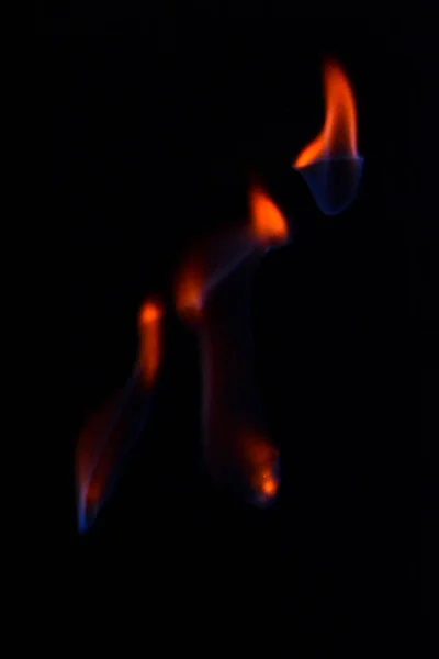 Hellen, realistischen Flammen. eine Kollektion spezieller Lichteffekte für Design und Dekoration. — Stockfoto