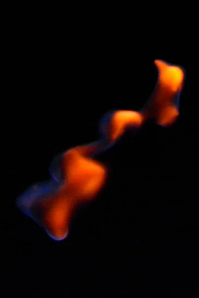 Conjunto de chamas de fogo realistas brilhantes. Uma coleção de efeitos de luz especiais para design e decoração . — Fotografia de Stock