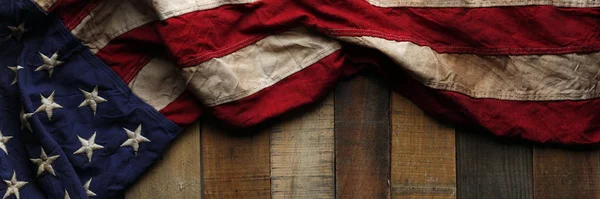 Bandera americana vintage roja, blanca y azul para el Día de la Memoria o V — Foto de Stock