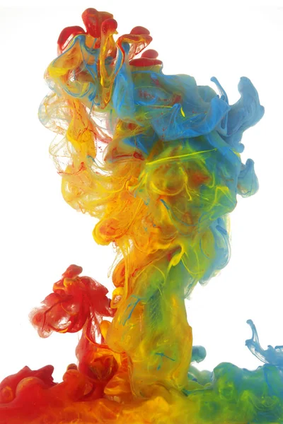 Nuvole di inchiostro colorato brillante che si mescolano in acqua — Foto Stock