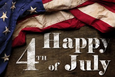 Kırmızı, beyaz ve mavi Amerikan bayrağı ile Temmuz metin Happy 4
