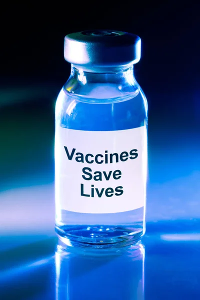 带标签的药瓶 - 疫苗拯救生命 — 图库照片