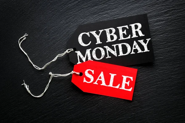 Cyber Monday Etichete de vânzare pe fundal întunecat — Fotografie, imagine de stoc