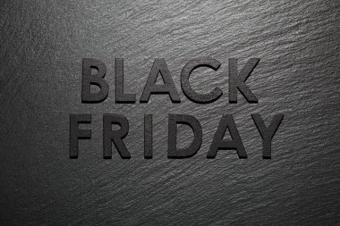 Siyah kayrak arka plan üzerinde Black Friday metin