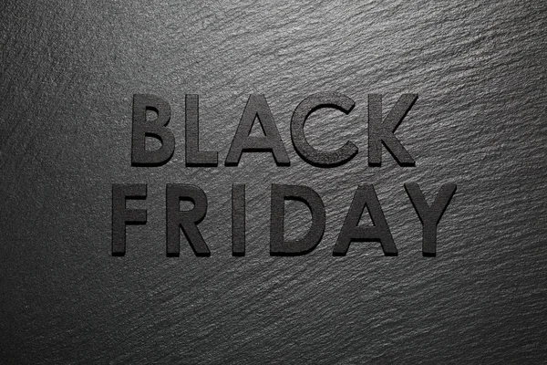 Black Friday texte sur fond d'ardoise noire — Photo