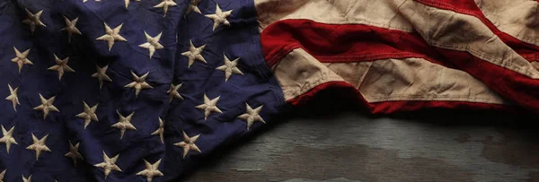 Bandera americana vintage roja, blanca y azul para el Día de la Memoria o V — Foto de Stock