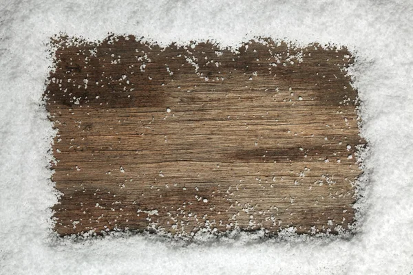 Nieve sobre fondo del marco de madera —  Fotos de Stock