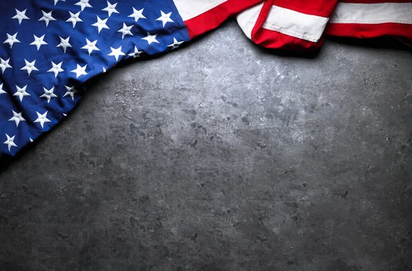 Bandera estadounidense sobre fondo negro desgastado. Para el Día de la Memoria , — Foto de Stock