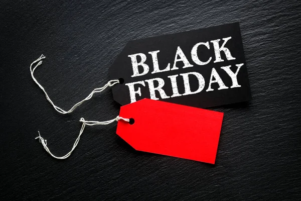 Black Friday sprzedaży tag na ciemnym tle — Zdjęcie stockowe